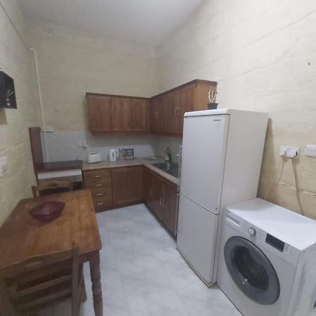 Three Apartment Біргу Екстер'єр фото