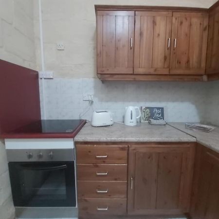 Three Apartment Біргу Екстер'єр фото