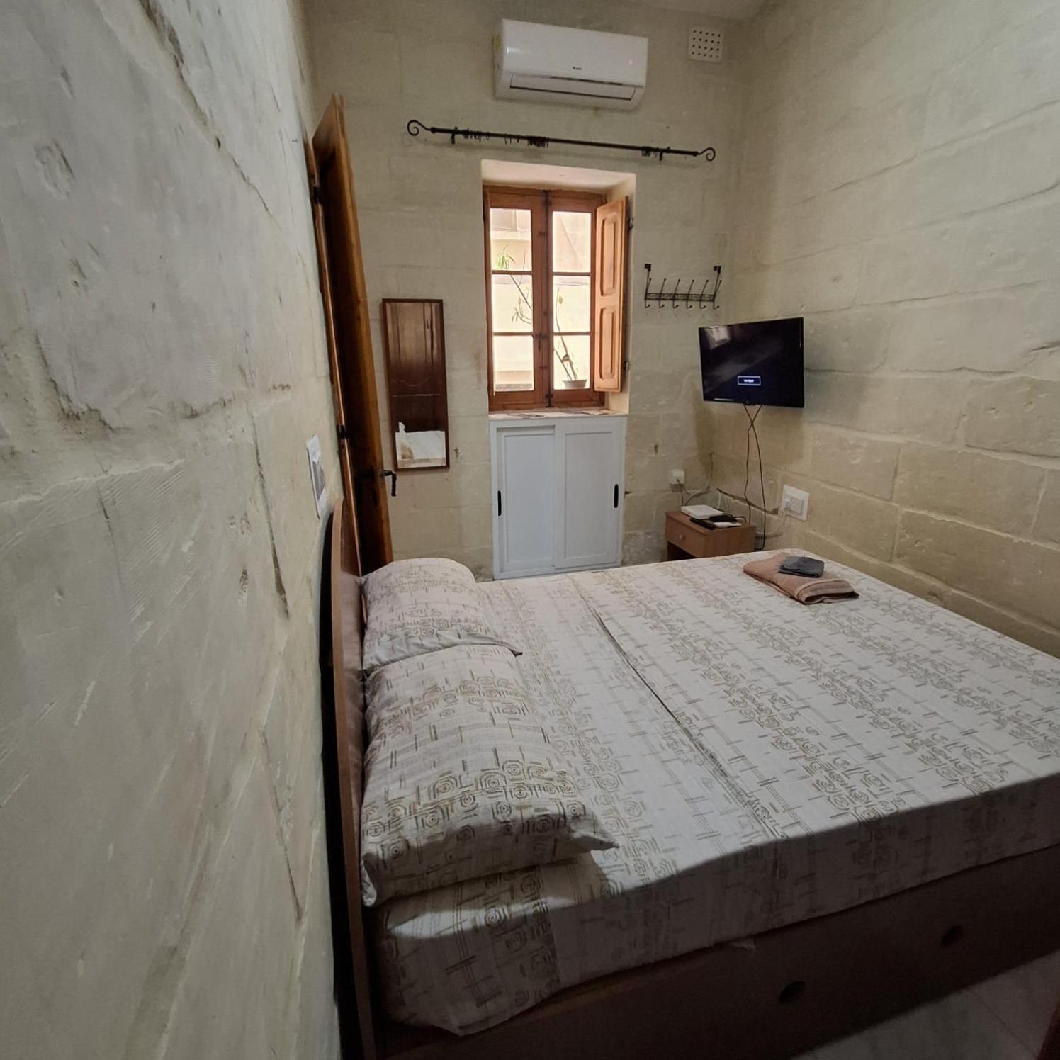 Three Apartment Біргу Екстер'єр фото